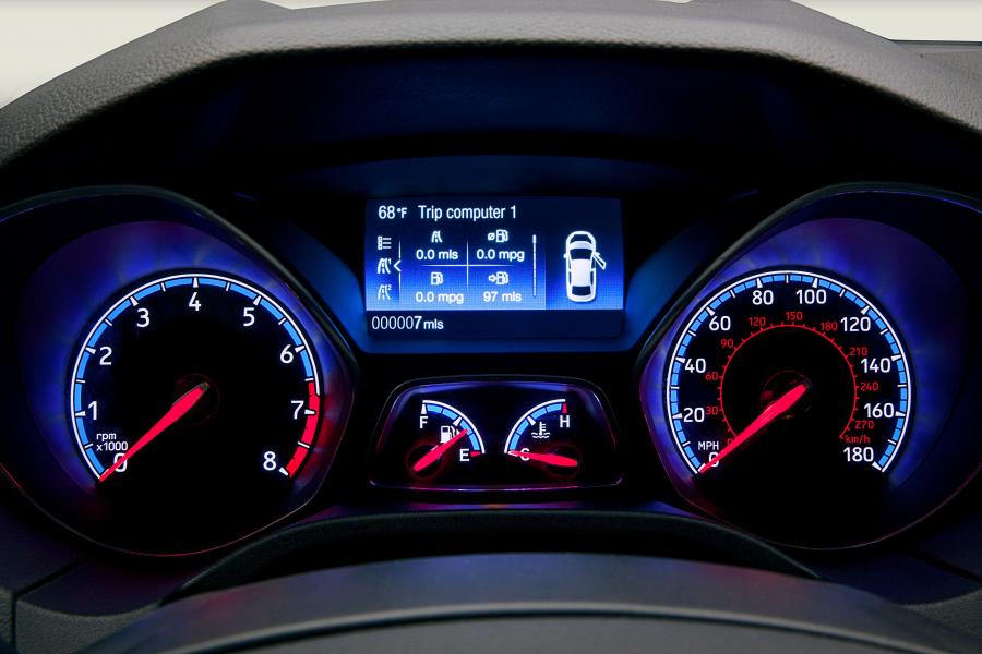 Панель приборов Ford Focus RS 2016 года  (US) (фото 49 из 51)